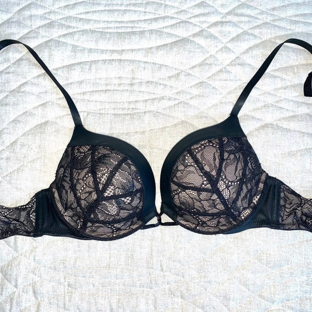 32B VS Miraculous Bombshell Bra Push Up